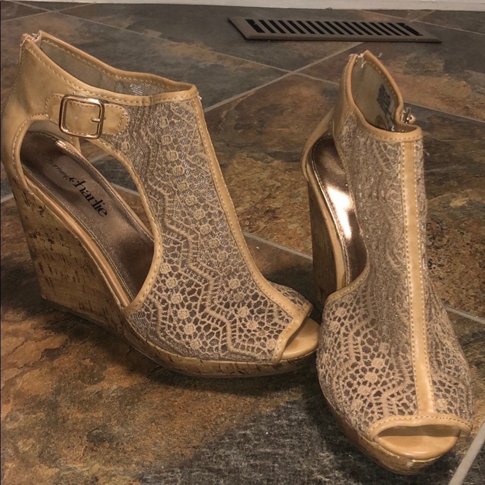 Peep-toe lace wedges with buckle